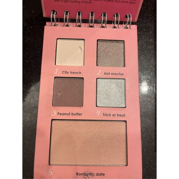 Bundle of makeup products - Picture 5 of 16